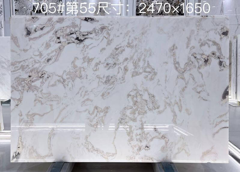 芬迪白FFF-PYD705 - Fendi White